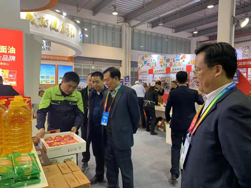 糧農(nóng)集團洛川果業(yè)產(chǎn)品亮相第二十六屆農(nóng)高會