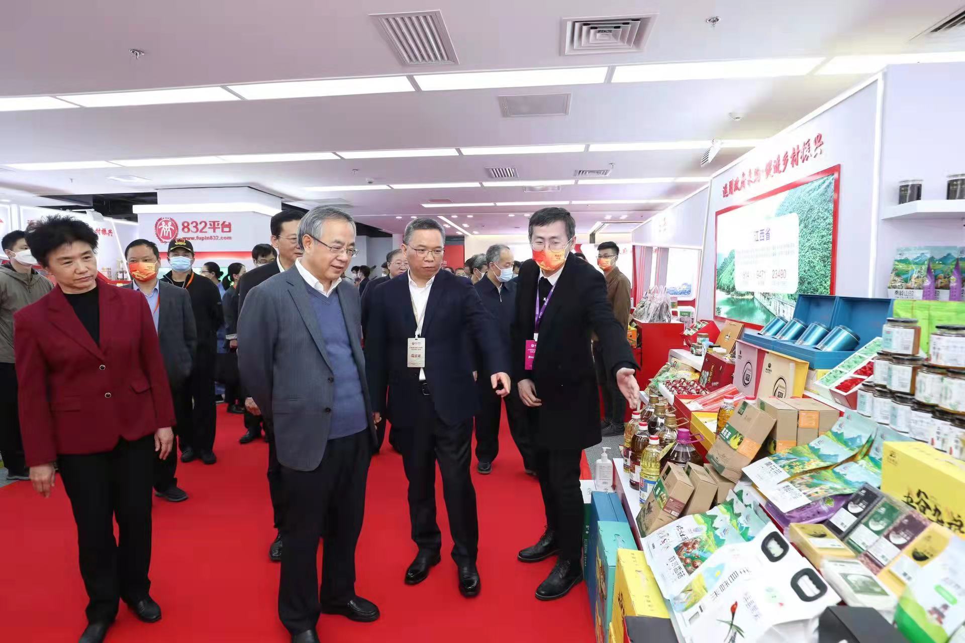 陜西糧農(nóng)集團(tuán)產(chǎn)品亮相2021脫貧地區(qū)農(nóng)副產(chǎn)品產(chǎn)銷(xiāo)對(duì)接會(huì)