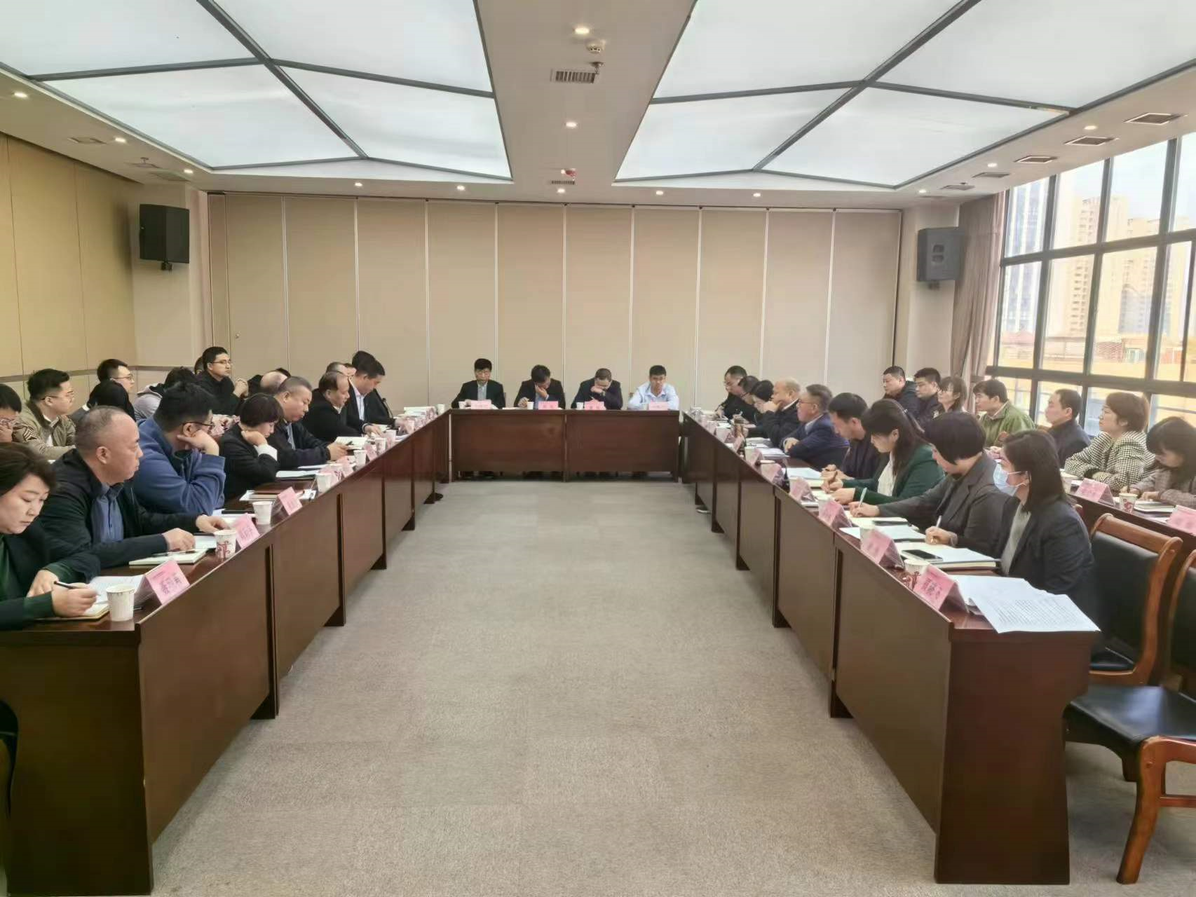 集團(tuán)召開投資工作專題會(huì)議研究部署2023年和2024年項(xiàng)目投資工作